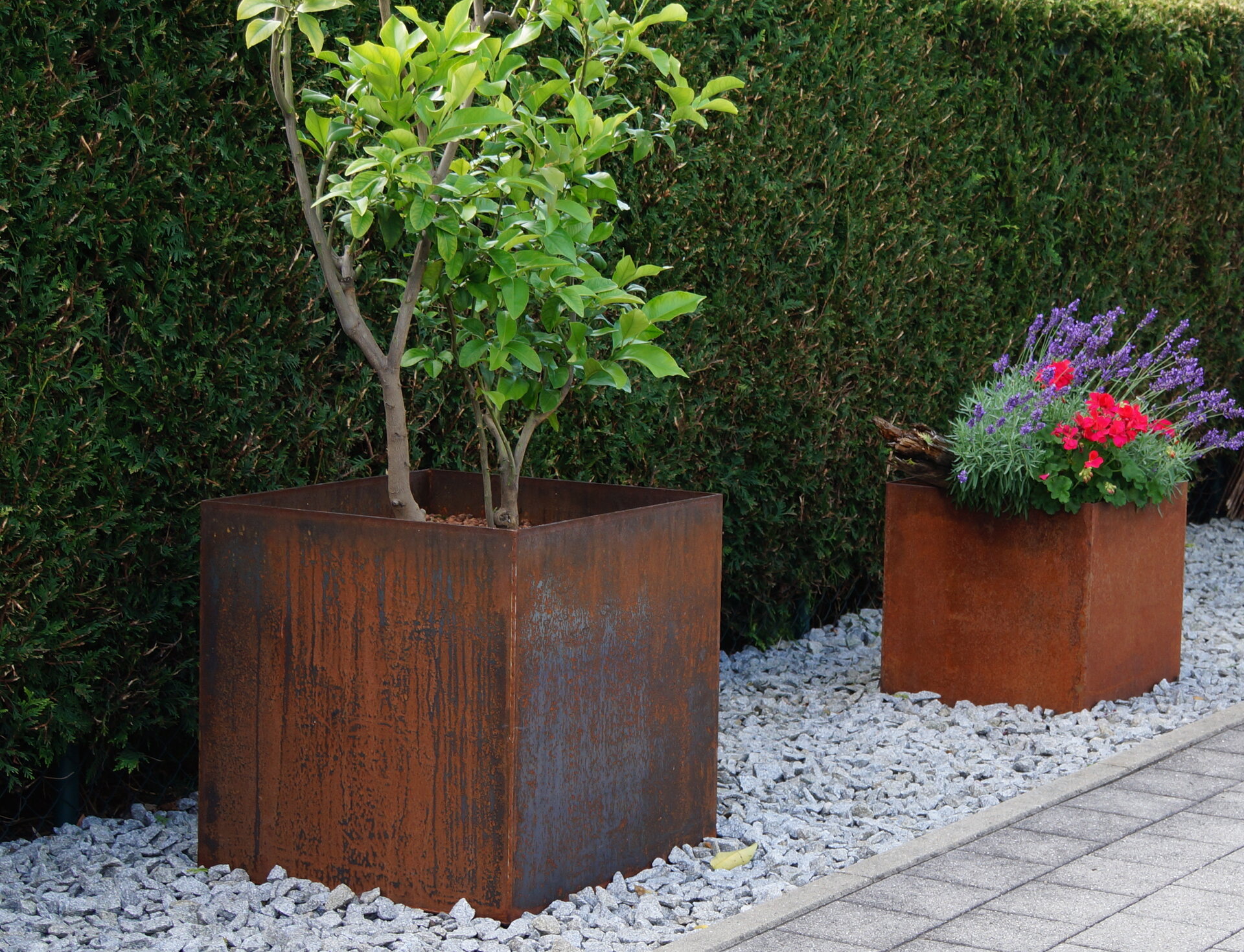 Blumenkübel aus Metall – Sonderkonstruktion